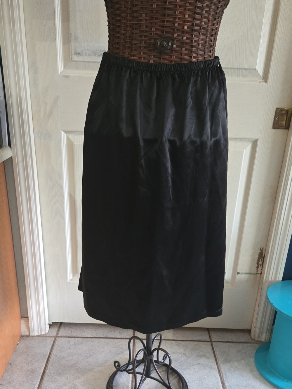 Black Satin Midi Skirt-Size 20W